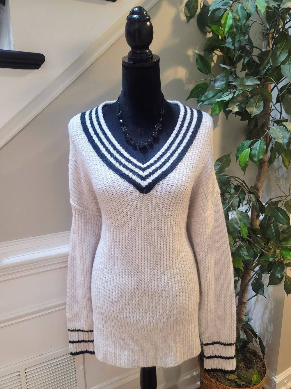 Arizona Varsity Sweater Women's Medium White/Black Crochet Drop Shoulder V-Neck